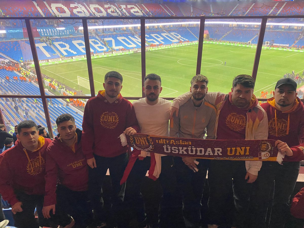 uAUNIUskudar's tweet photo. SEN ŞAMPİYON OLACAKSIN!

Galatasaray’ımızı trabzonspor deplasmanında yalnız bırakmadık.

#uAUNIÜsküdar #ultrAslanUNI https://t.co/z2tUQuhykK