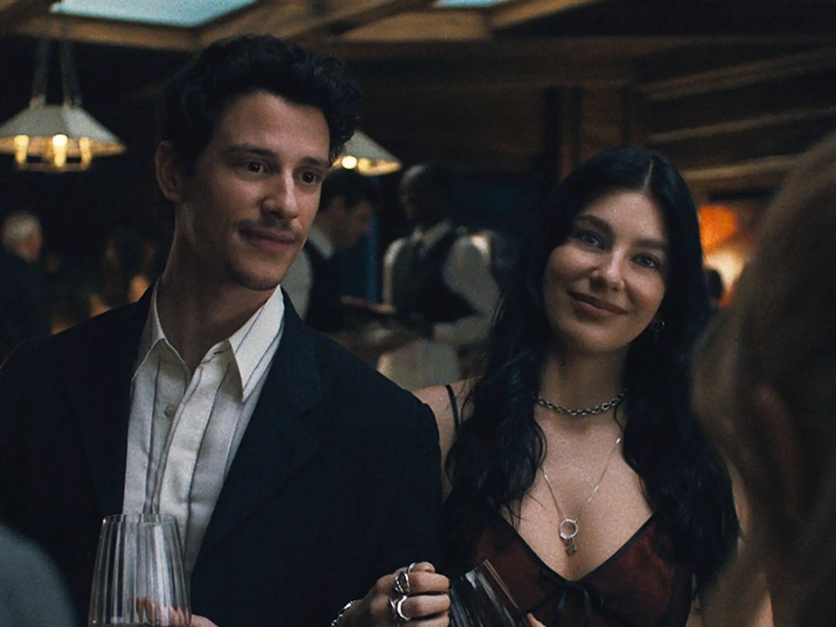KenziiSims's tweet photo. Real life Mortimer and Bella Goth? #somethingverybadisgoingtohappen #sims3 https://t.co/TUPWXiIyso