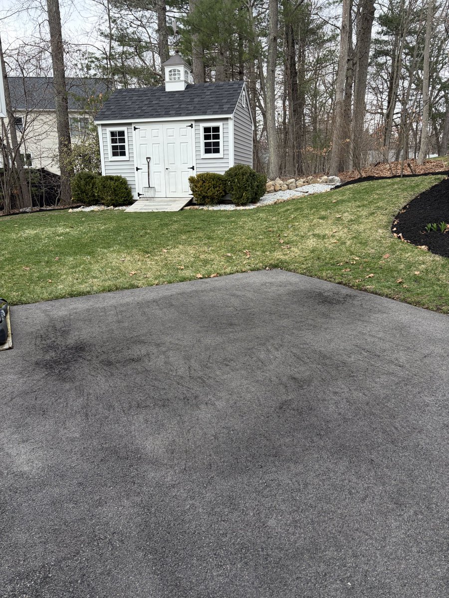 BHLevesque's tweet image. 5 yards, 4 hours ☑️ #landscaping #spring