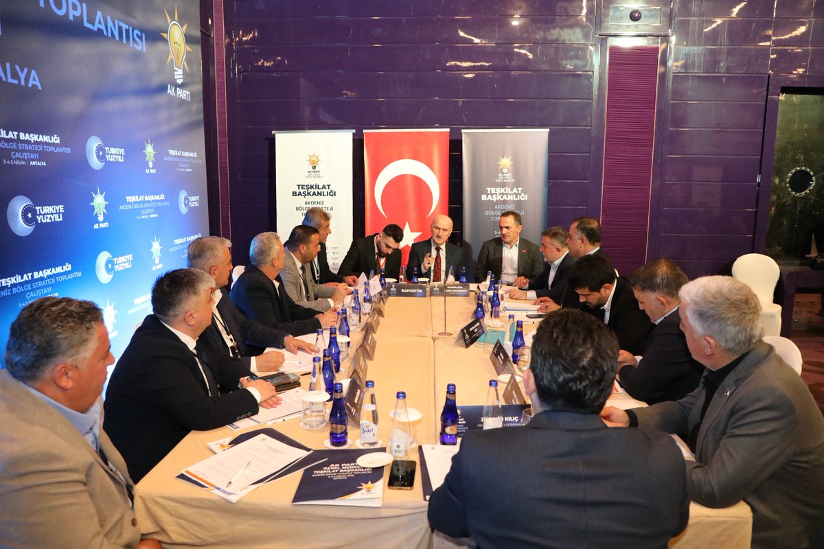 AKGMTeskilat's tweet photo. Genel Merkez Teşkilat Başkanlığı olarak, Antalya’da düzenlediğimiz Akdeniz Bölge Stratejisi Toplantımız kapsamında çalışma odalarında çalıştaylarımızı gerçekleştirdik.

Teşkilatlarımızın saha tecrübesini merkeze alan bu çalıştaylarda; mevcut durum analizimizi yaptık, önceliklerimizi belirledik ve yeni dönem hedeflerimize katkı sunacak başlıkları istişare ettik.

İstişareyle güçlenen teşkilat anlayışımızla sahada daha güçlü, hedeflerimizde daha kararlı adımlar atmaya devam ediyoruz.