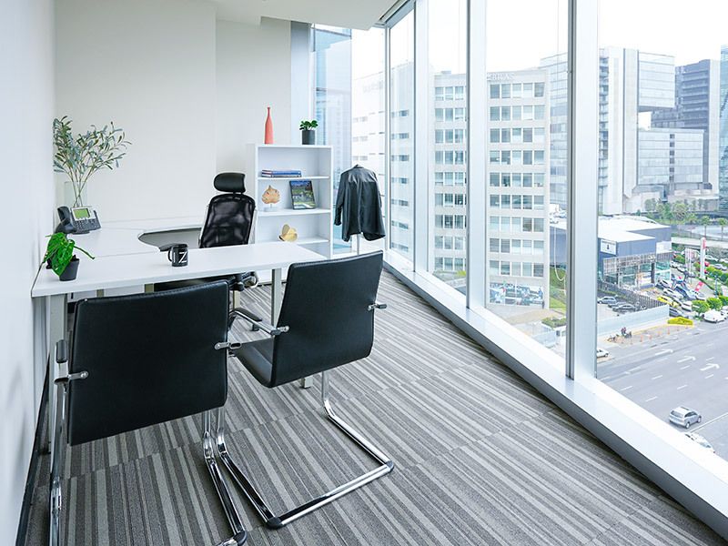 consultingmasa's tweet photo. Santa Fe CDMX hoy:

Más de 1,000 oficinas en venta/renta activamente en portales. 
Vacancia oficinas: 27.8%
Torres enteras vacías 
Rentas: -15 a -20% desde 2020
Inversionistas 2019: perdieron 25%+ de valor

Todos decían  "Santa Fe es seguro."

Haz las cuentas antes de firmar. https://t.co/gqdrvxhqva