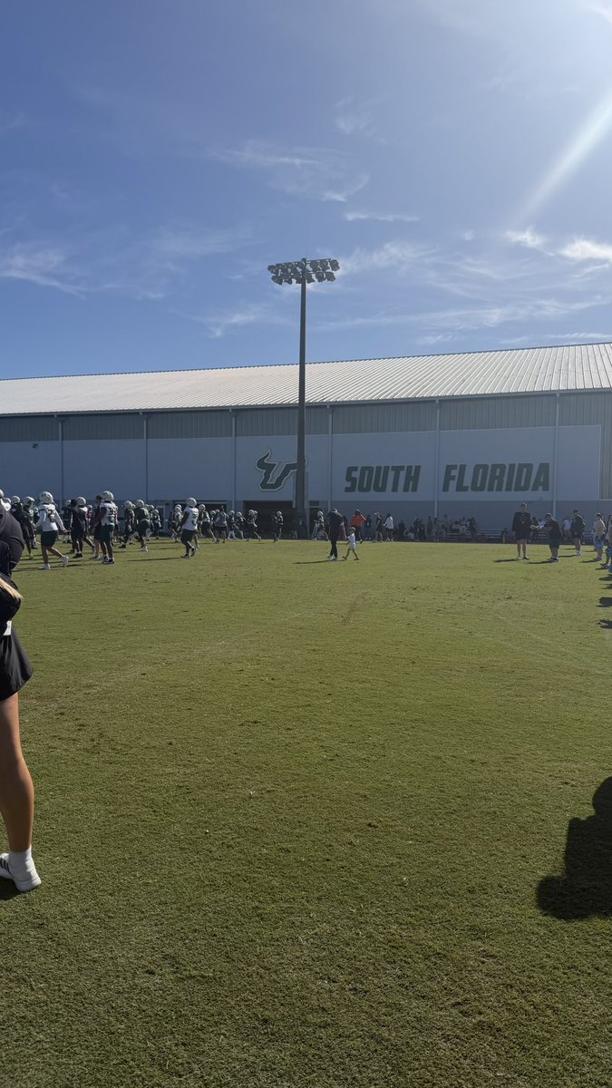 KaydenT44's tweet photo. Had a great time @USFFootball this weekend! Big thank you to @Big_Glitch for the things i learned! #gobulls #gottagetthose https://t.co/Uybf5tpKU7