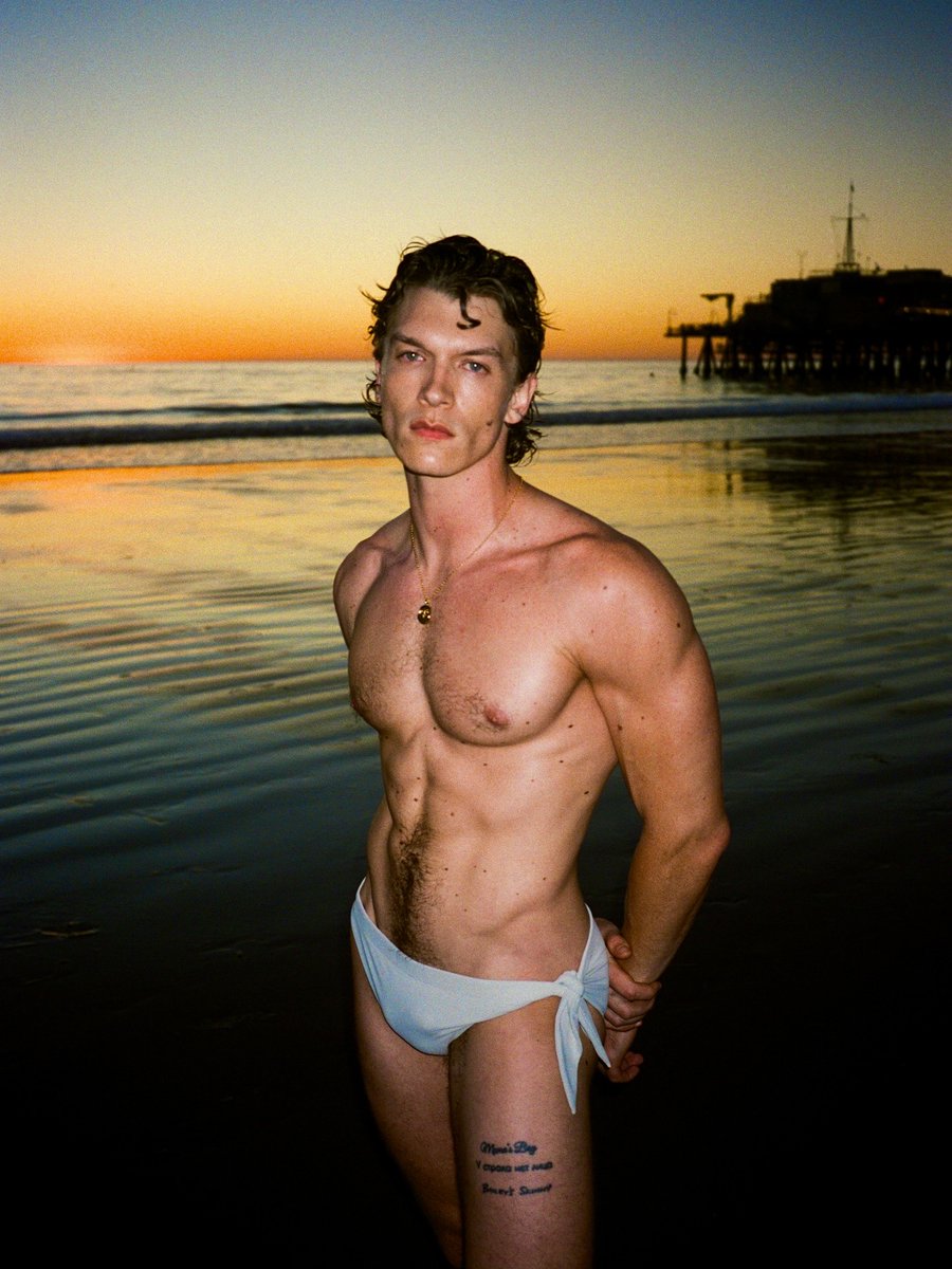 nat. 🪩 tweet media