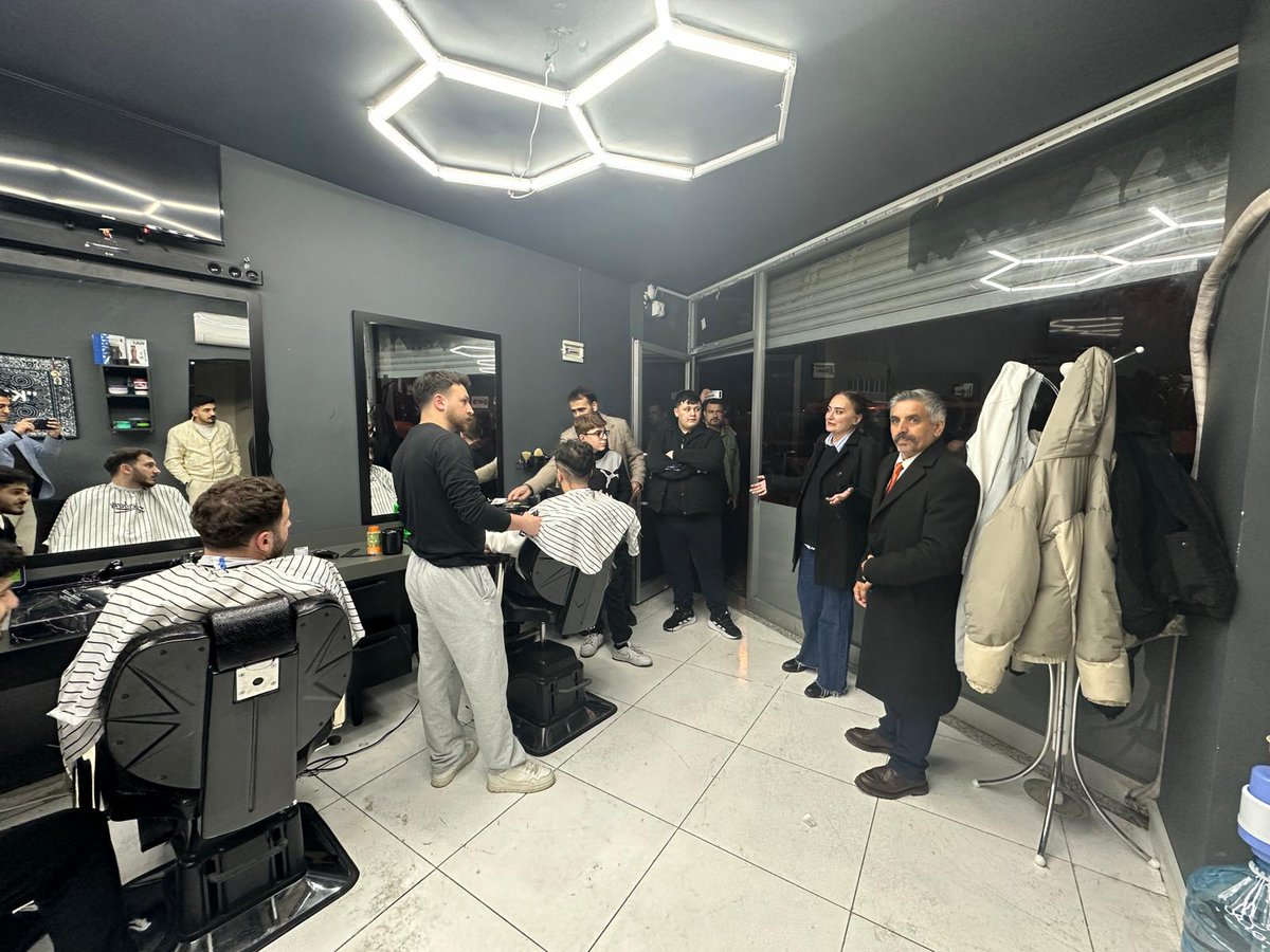 📍 Esenyurt Tek Yürek!

 Bugün esnaf ziyaretlerimizde siyasi parti temsilcilerimizle birlikte halkımızı yarınki programa davet ettik.
​🌳 Ağaçlar kesilmesin, halı sahalar yıkılmasın diye yarın 05/04/2036 pazar günü saat 15:00’te Recep Tayyip Erdoğan Parkı’nda buluşuyoruz!