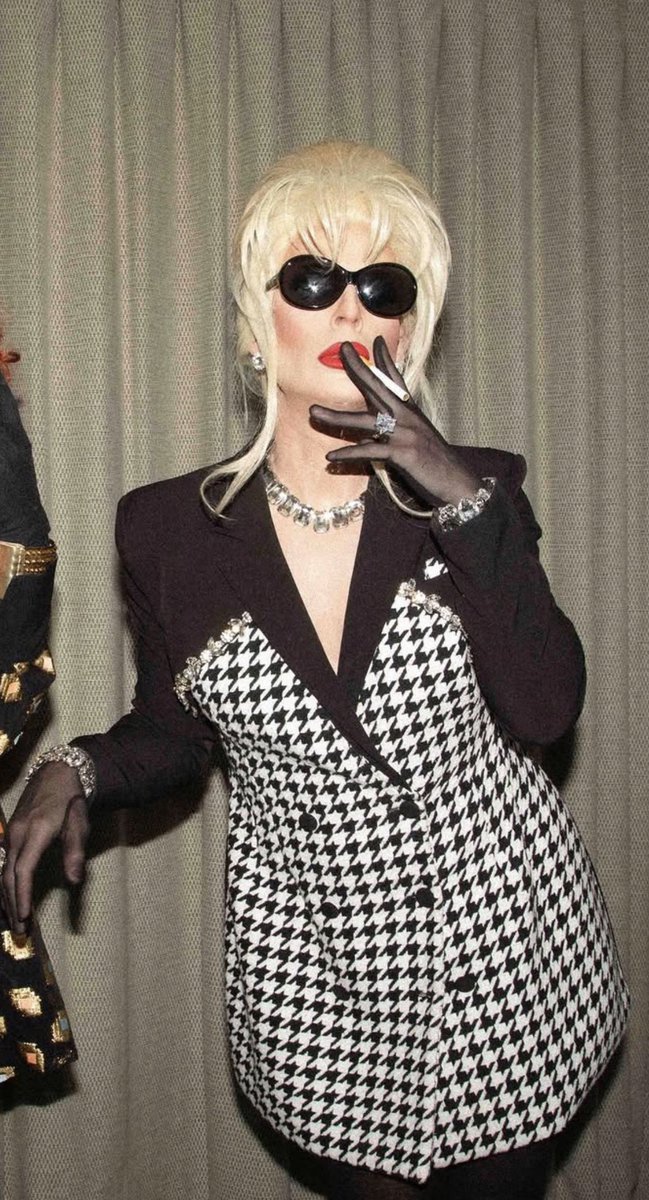 Ina Saboteur tweet media