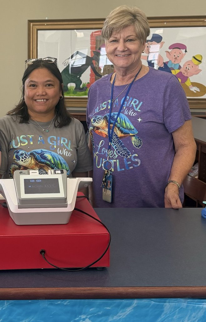 RoyalEarly's tweet photo. Happy National School Librarian Day to our amazing librarian, Mrs. McBride, & our wonderful library aide, Mrs. Abraham! Thanks for inspiring a love of reading! Our school is so lucky to have you! 😊❤️💙📚 #SchoolLibrarianDay #StaffAppreciation #SuccessStartsHereAtRECC https://t.co/caqVoOKpI5