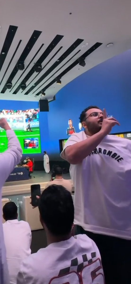 نـايفف . tweet media