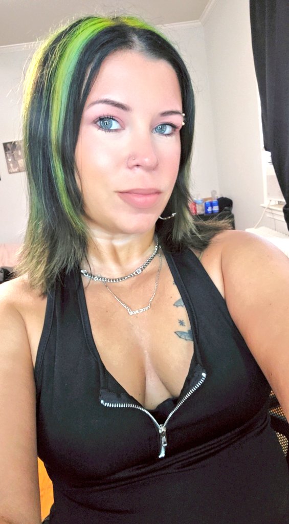 UrWeakness1031's tweet photo. #findom https://t.co/HfvGJ0TQQ9