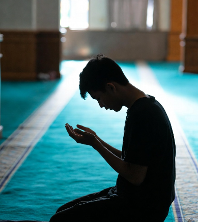 540.712 katılımcıya ait veriler üzerinde yapılan değerlendirme, maneviyat ve dini/manevi katılımın (dua, meditasyon, topluluk etkinlikleri vb.) alkol, tütün, esrar ve diğer yasa dışı maddelerin zararlı kullanım riskini %13 azalttığını gösteriyor.
Haftada birden fazla dini/manevi