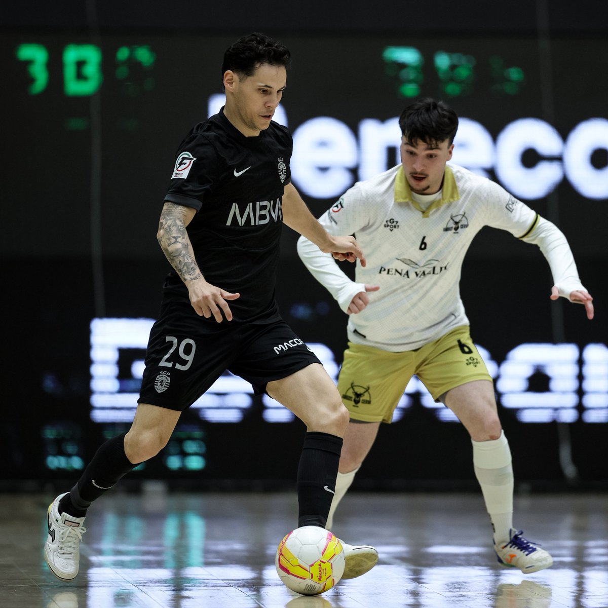 SCPModalidades's tweet photo. #FutsalSCP | ⏯️ Arranca a 2.ª parte no Pavilhão João Rocha! VAMOS, LEÕES! 🦁
⚫️ 5-1 🟡 // #SCPADC https://t.co/DBflX8pAKQ