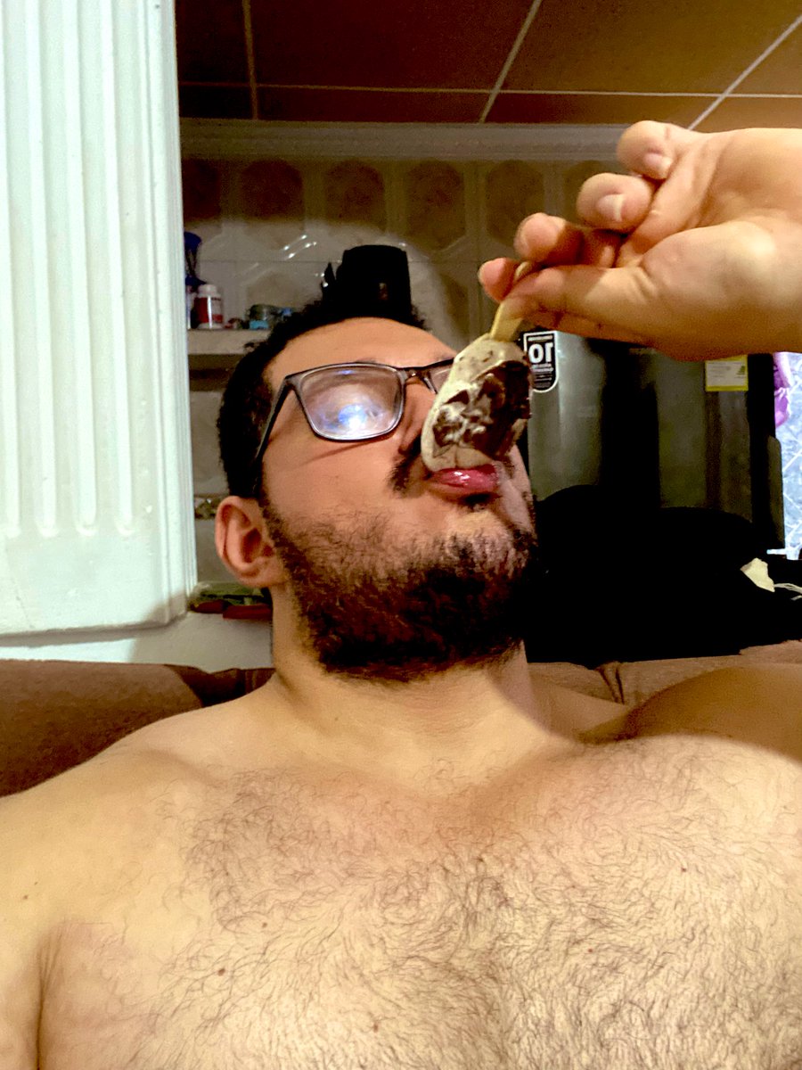 ErythDaniel's tweet photo. Para estos calores lo mejor siempre es un helado #Serving #IceCreamMood #Bear #Lgbt #gay #ColdDessertHotIntentions https://t.co/ZZK2DHd3a5