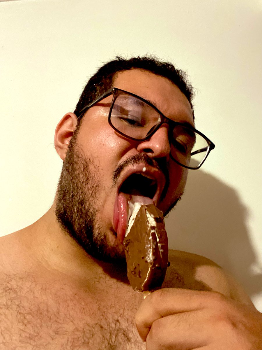 ErythDaniel's tweet photo. Para estos calores lo mejor siempre es un helado #Serving #IceCreamMood #Bear #Lgbt #gay #ColdDessertHotIntentions https://t.co/ZZK2DHd3a5