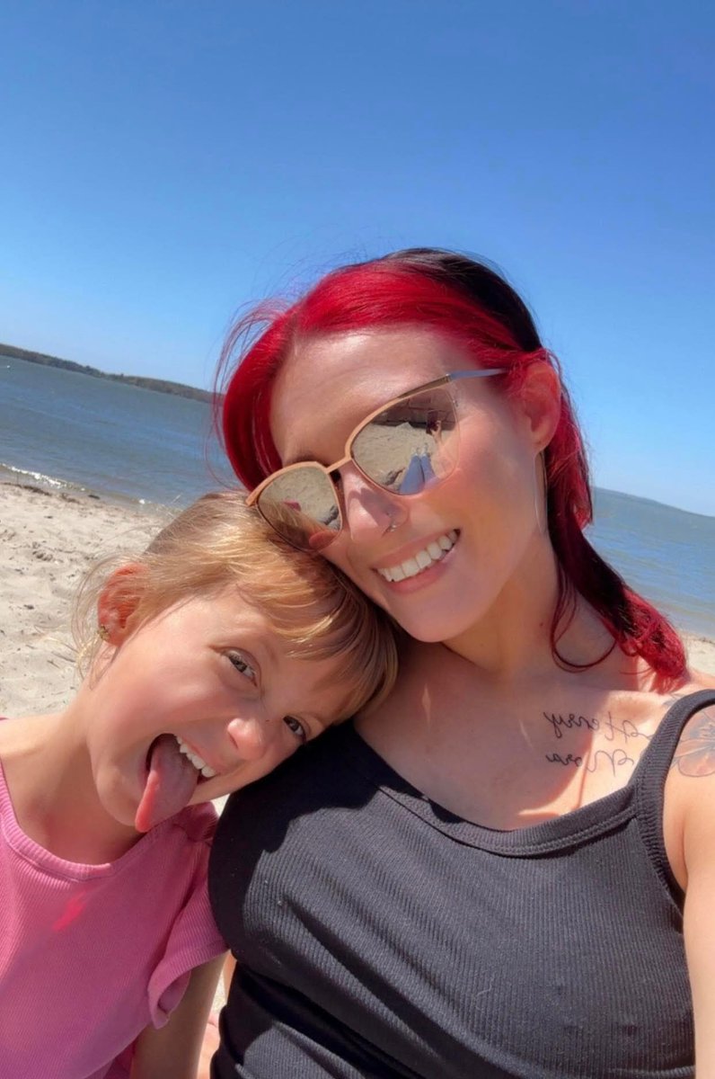 Holly Jones tweet media