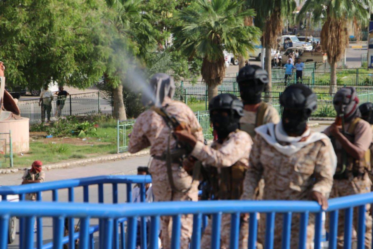 SouthVoiceEN's tweet photo. ❗❗All this firepower was directed at unarmed peaceful protesters. The martyrs were killed by bullets to the chest and head, which indicates a premeditated intent to kill.
#SouthYemen
#Hadramot https://t.co/3D24SBdKox