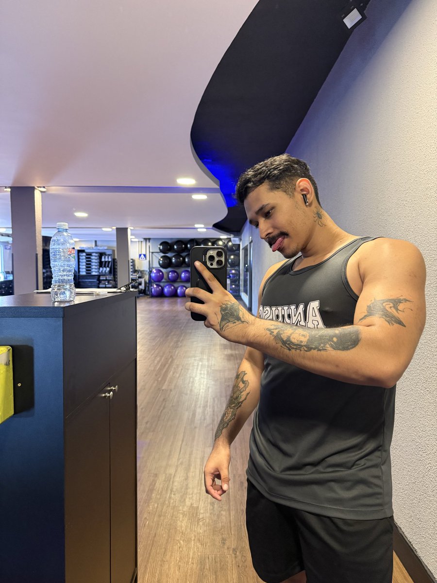 Dan Cast tweet media