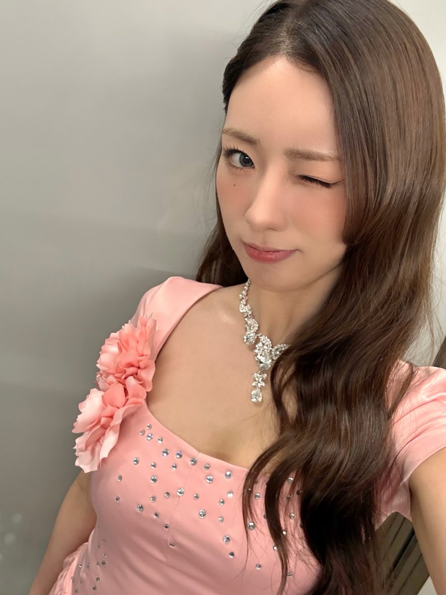 clara e taeyeon;clara vai pro rh 💖 tweet media