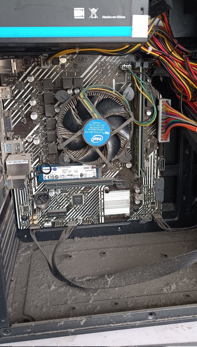 J. E. T. 🦉 😈 tweet media