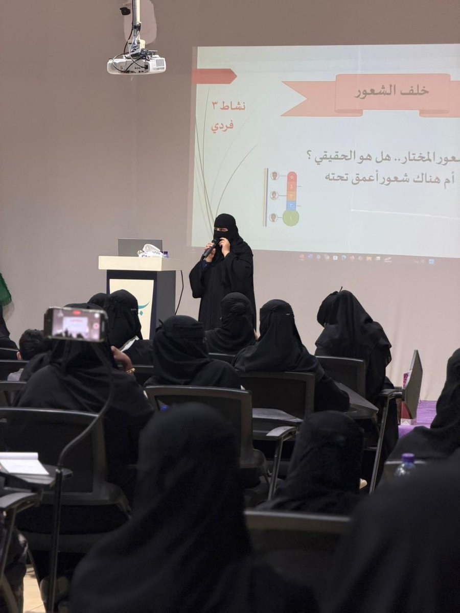 المشاعر ليست ضعفًا… بل لغة الروح حين تعجز الكلمات🍃
ورشة عمل قلب ♥️ مطمئن بالتعاون مع جمعية بنيان الاجتماعية