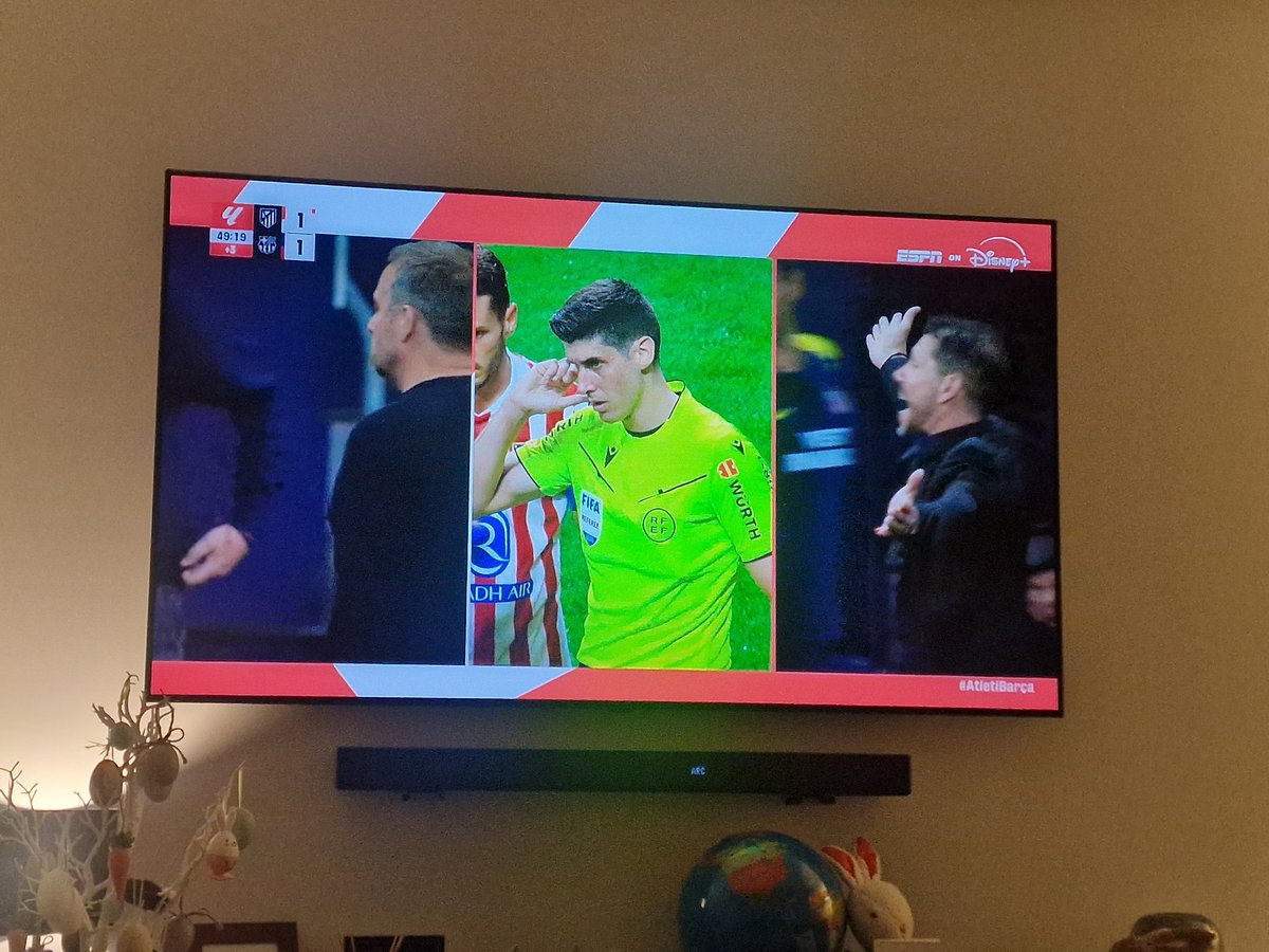 twinbetweeners's tweet photo. @FootballCliches triple split screen in the Spanish football? I quite like it. https://t.co/xaz7uJpzqi
