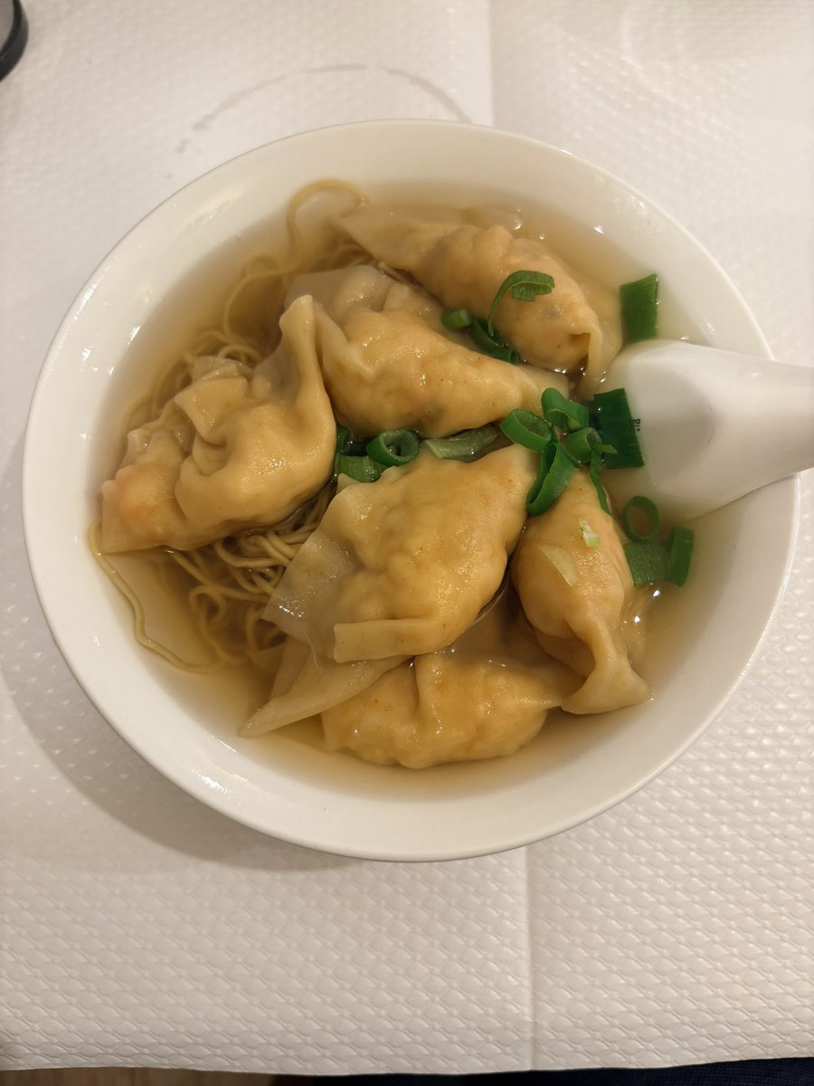 恋愛裁判見て、海老ワンタン麺🍜
海老がプリプリで美味しかった🤤