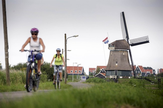 jimbotrump's tweet photo. New Report: Blast Hits Pro-Israel Christian Group in Dutch Town of Nijkerk - Police Unsure of Motive https://t.co/gQowO1ihQy I APPRECIATE FOLLOWS #Nijkerk #Explosion #ProIsrael #ChristianGroup #Netherlands https://t.co/J5ZvSSXHLg