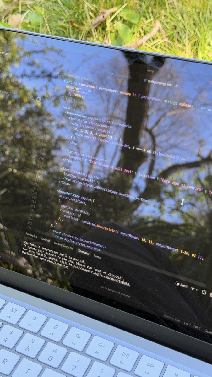 barm98's tweet photo. Today I shipped my first iOS app 🚀

30 days ago it was just an idea.

The problem:
you don’t lose friends because you stop caring, you lose them because life gets busy.

So I built Vera.

It nudges you to stay in touch with people who matter. https://t.co/PGJpDMCXdF
