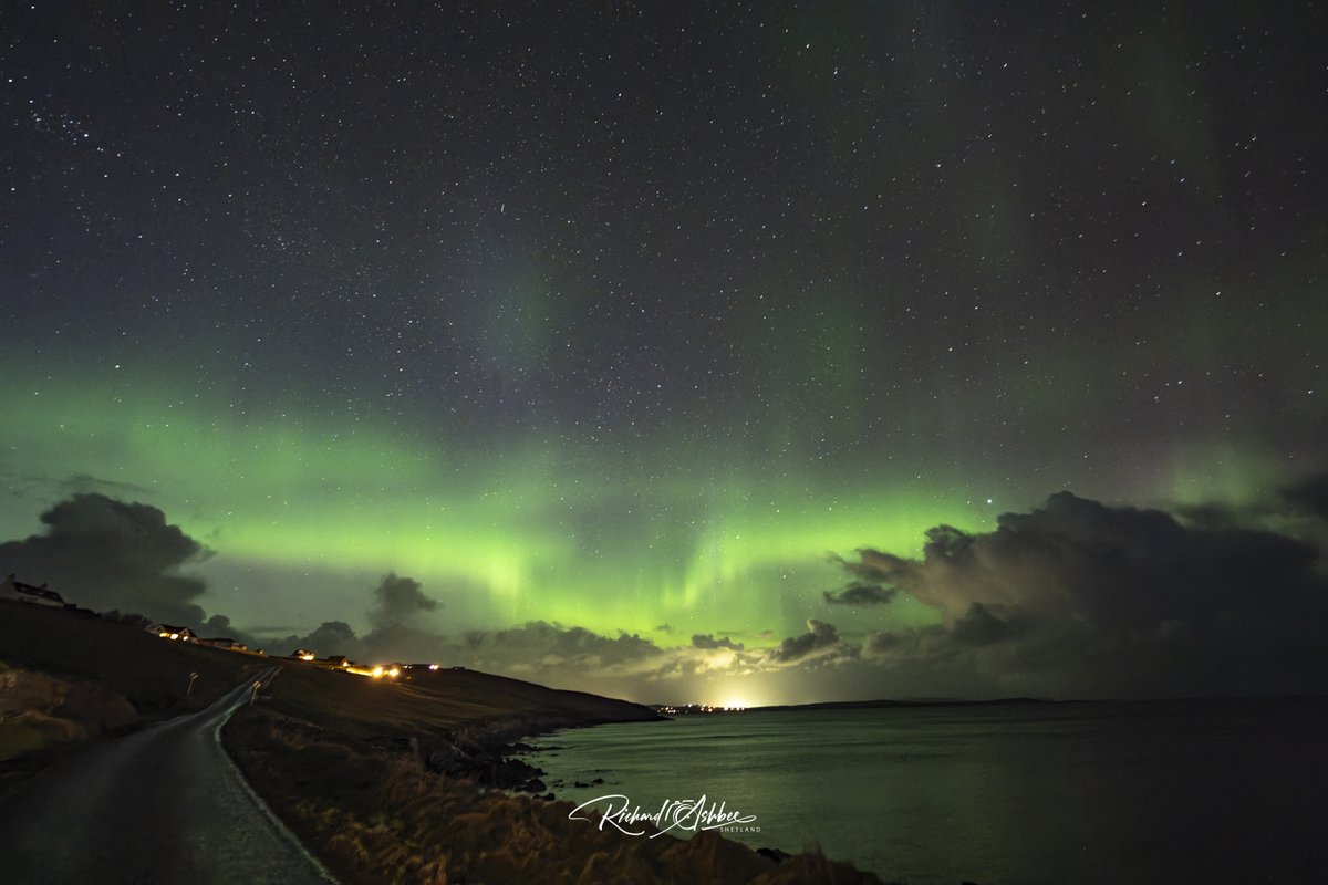 ashbee_richard's tweet photo. Major Aurora in Shetland last night
#shetland, #shetlandaurora, #aurorashetland, #shetlandaurorahunter, #mirriedancers https://t.co/7Suai60qXr