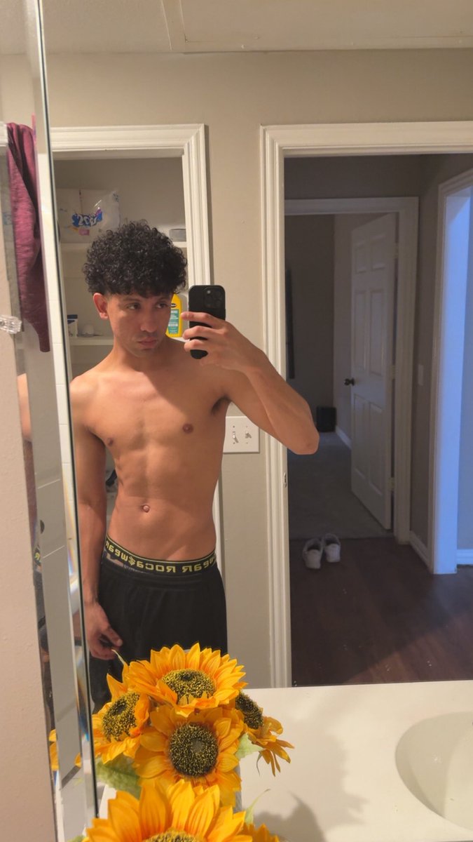 Crienoc's tweet photo. 👀👀👀👀 https://t.co/fkoggxoHLY