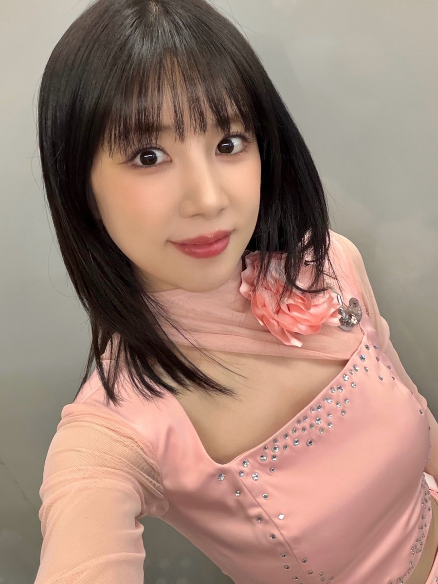 clara e taeyeon;clara vai pro rh 💖 tweet media