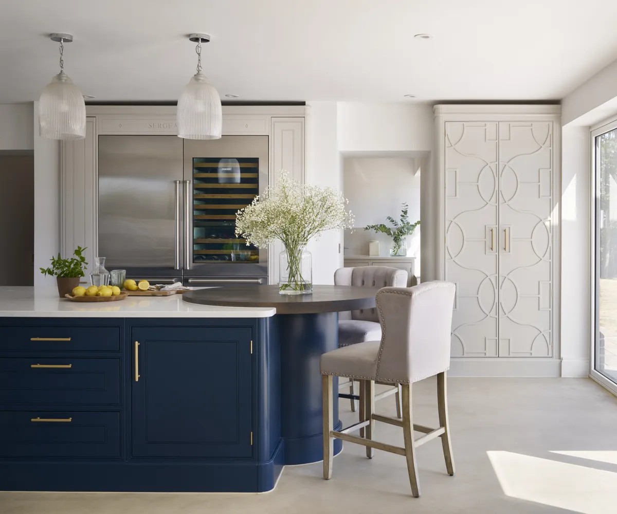 JHicks_HomePro's tweet image. From micro-designs to moulded finishes, cabinet doors get an upgrade in the latest kitchen trends. Best Kitchen &amp;amp; Bath Remodeler#dogoodwork #kitchendesign #hgtv #kitchen #bathroom #homeimprovement #home #remodeling #remodel