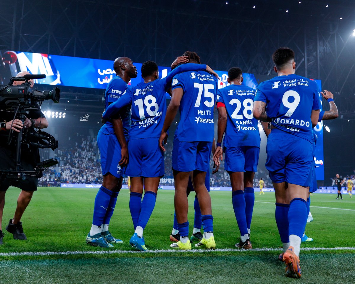 المدرج الأزرق tweet media