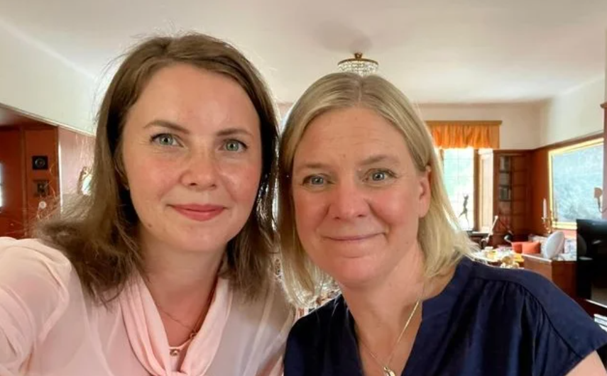 SKATTER &amp; SLÖSERI. Fyra av fem riksdagsledamöter som spenderat mest pengar på taxi senaste året är Socialdemokrater. Ida Karkiainen (S) har spenderat mest och åkt taxi för över 80.000 kronor, visar Bulletins granskning.

Ida Karkiainen (S) och Magdalena Andersson (S). Bild: