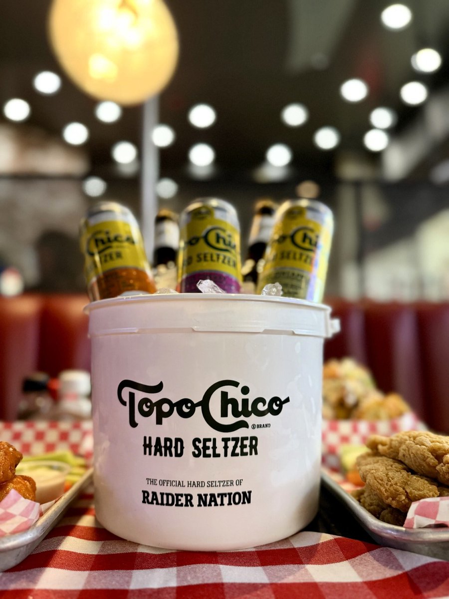 Slice of Vegas Pizza tweet media