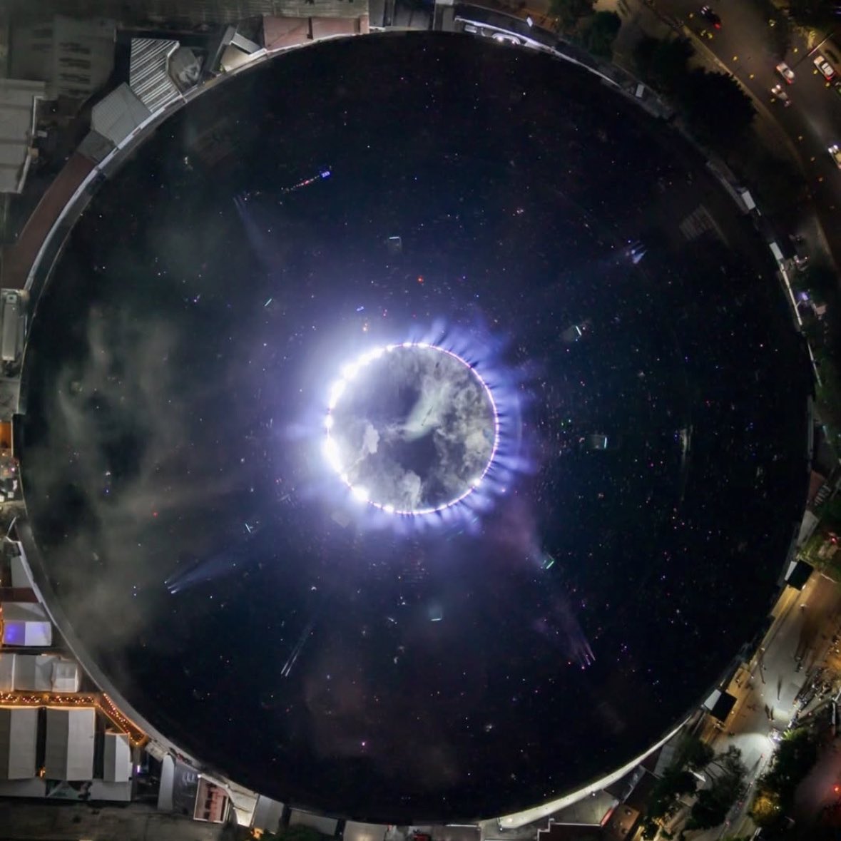 YEFANATICS tweet media