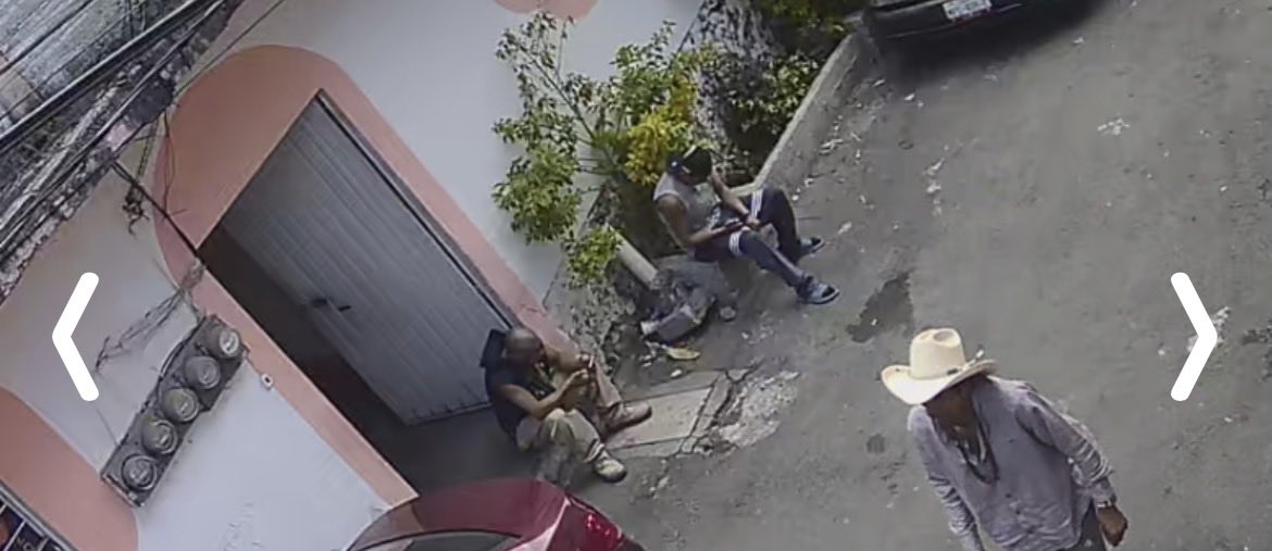 EAM04521155's tweet photo. @LopezCasarinJ @LideresMexicano @ClusterUniver @mxao_1 @AlcaldiaAO Buenas tardes, hemos estado solicitando más seguridad en la cda Pinos lomas de la Era, se drogan enfrente de niños. Enfrente de la casa del adulto mayor .Por favor manden más seguridad es zona escolar. https://t.co/5zFmvUqu5T