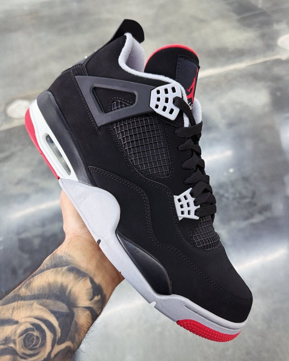JustFreshKicks tweet media