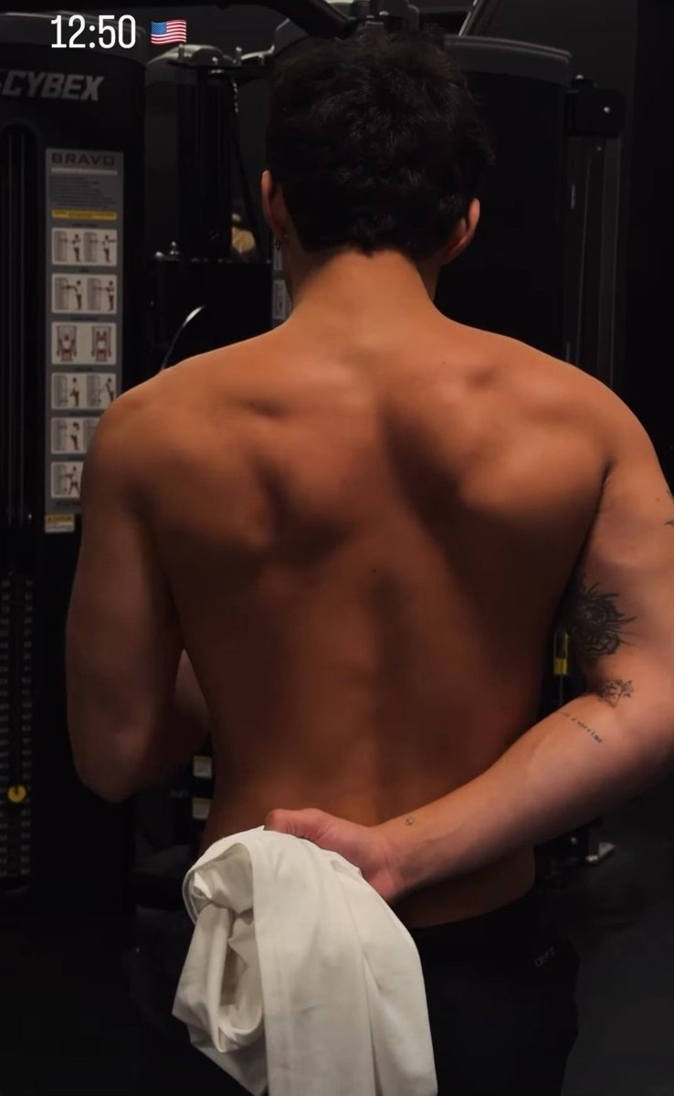 Mariazinhaaaaak's tweet photo. eita como malha! 

PS: Q lapa de homem, e essas tatuagem é um sabor❤️��🔥 https://t.co/yVwYo22tN2