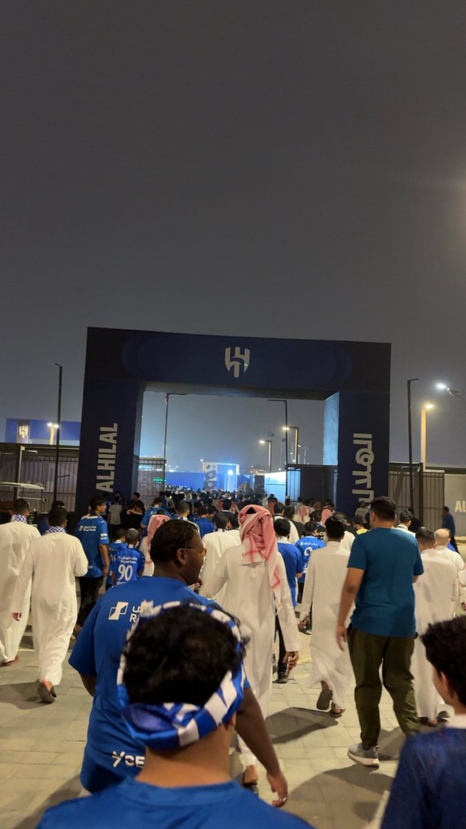 ادفعو اسعار فلكيه 💵

احضرو وساندو 🤩

ادعمو اشباه الرجال الي بالنلعب👏🏻

الحين ايش بنشوف الاسعار نزلت بنشوف فيه امل والله لولا الله ثم الجمهور ماتجيب الثالث حتى 😂