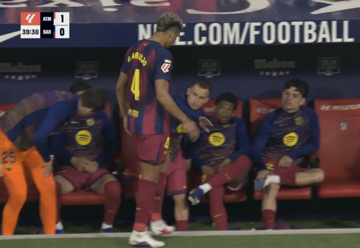 ساخر tweet media