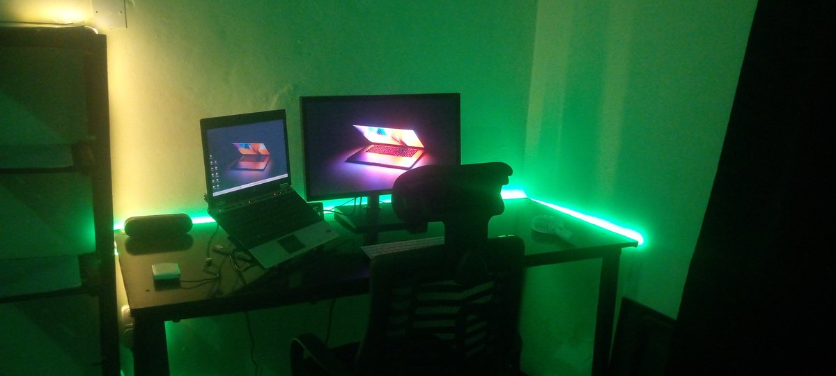 AdetuberuK's tweet photo. @Aje_Dynamicz My workspace https://t.co/F693s8JDEc