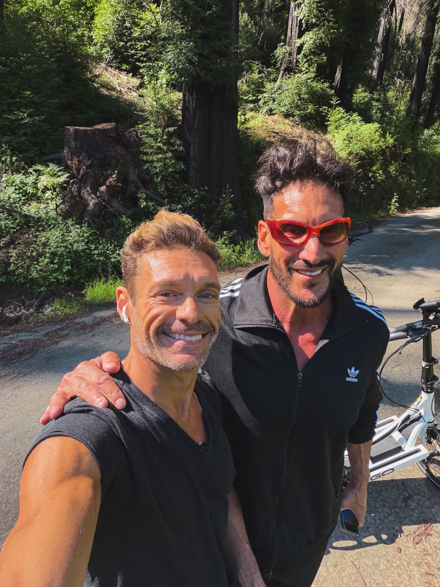 Ryan Seacrest tweet media