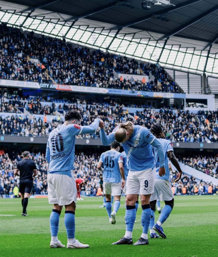 Blue Moon tweet media