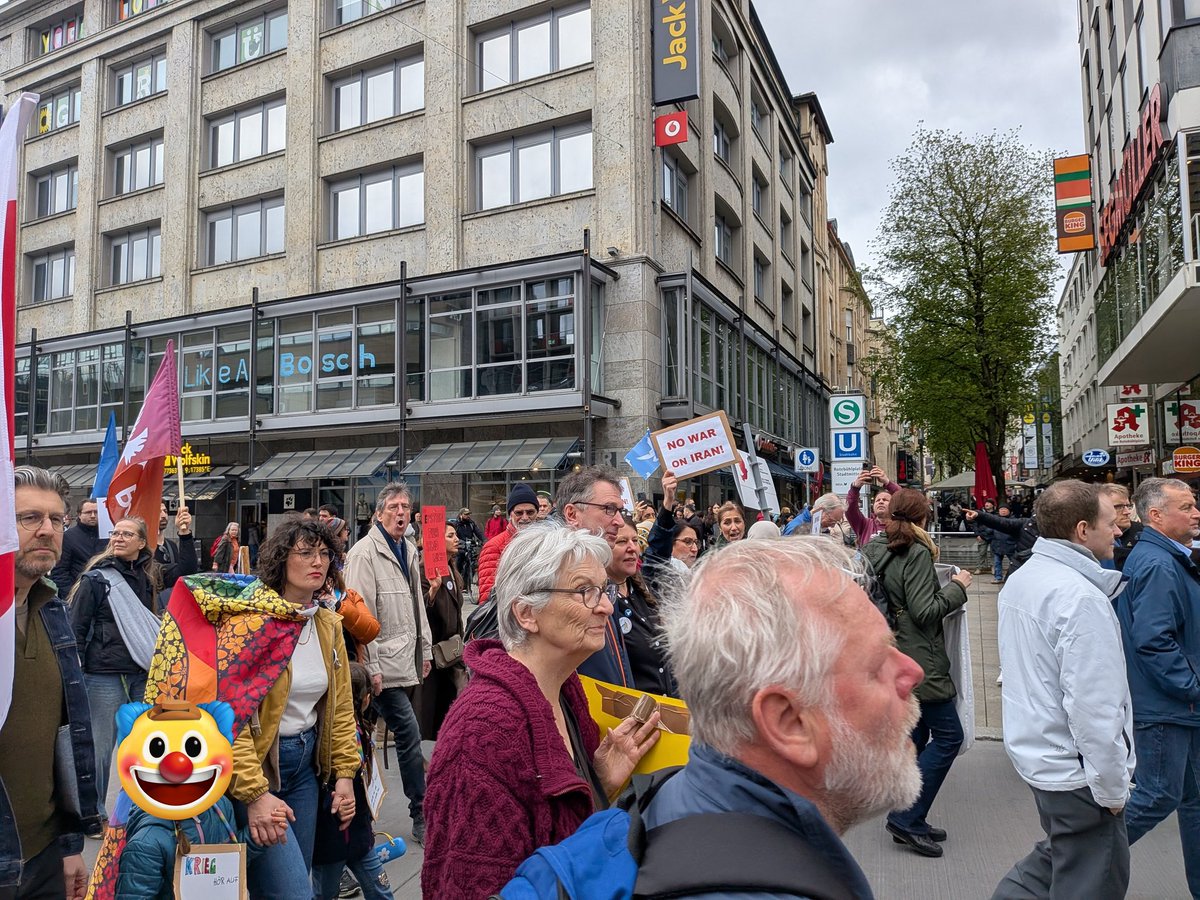 Auch die Wagenknechte und russlands Stiefellecker vom BSW durften beim Ostermarsch in Stuttgart natürlich nicht fehlen. Respekt: Sie haben tatsächlich ihre gesamte Wählerschaft der letzten Landtagswahl zusammenbekommen. War ein überschaubares Grüppchen. <a href="/ukraine_demo/">Ukraine-Demo in Stuttgart</a>