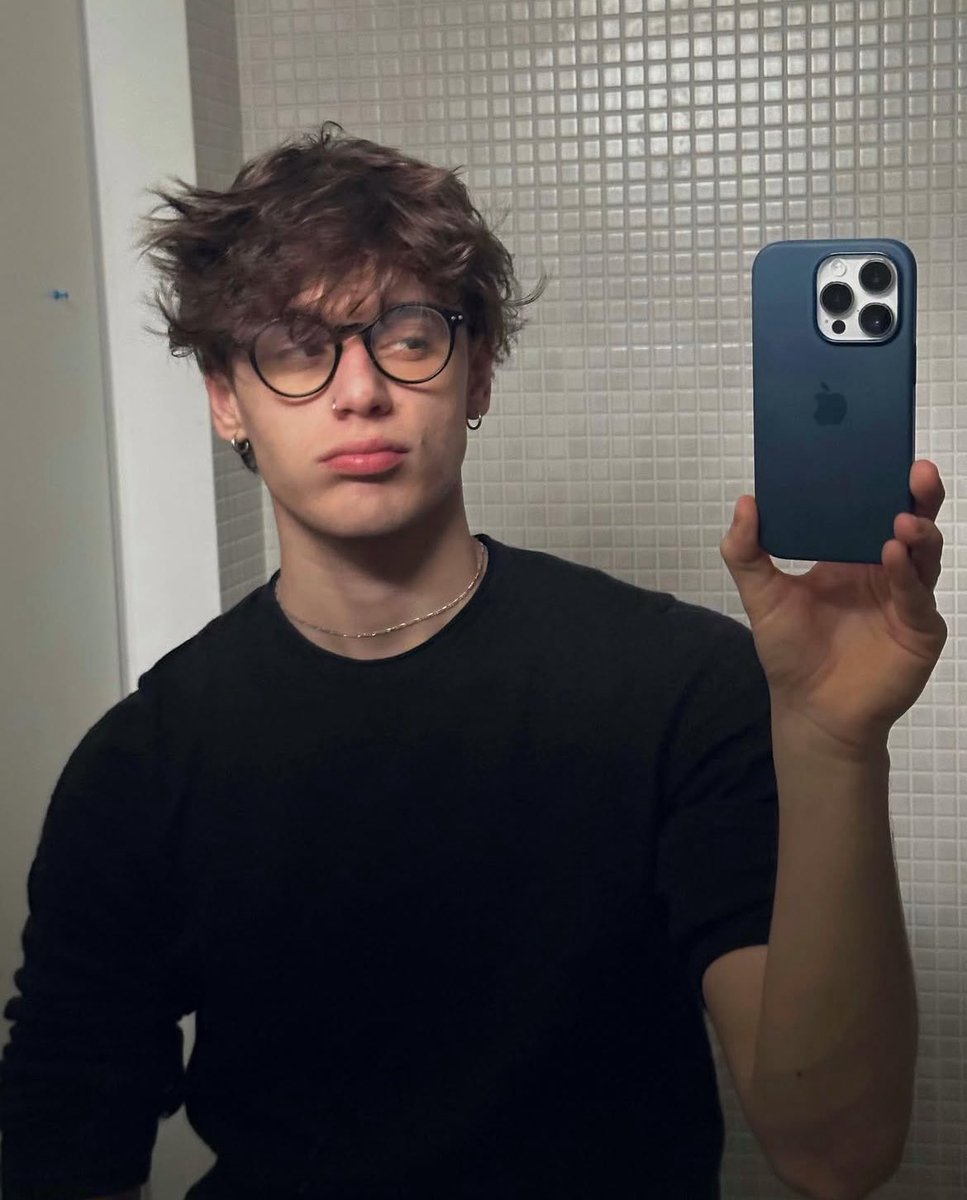 vampirizarei's tweet photo. ⠀⠀ 
✷ rodolphus lestrange  ─┈ @iforledz ₊˚ ❨

ıdαde: 21.
sexuαlıdαde: bissexual.
pronomes: ele/dele.
espécıe: vampiro.
curso: psicologia. https://t.co/kTsZeTzVcj