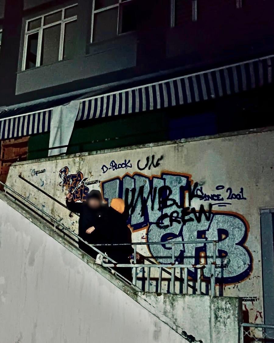 UNIBJKCREW's tweet photo. Culture is in the streets. #BesiktasHooligans https://t.co/MNWL59jIOl