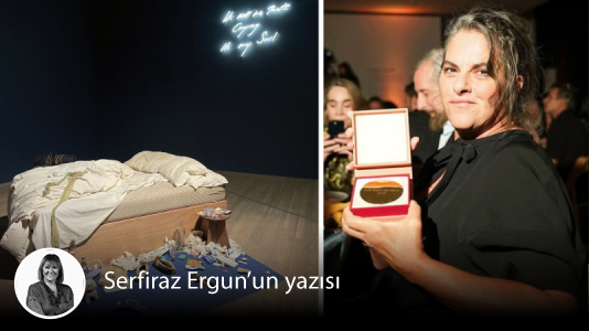 🔴 Tracey Emin’in “İkinci Hayat”ı: Bir bedenin içinde olmanın halleri ve açık seçik sanat

📌 Tracey Emin’in bu kadar ün kazanması onun bedenini, ruh halini, travmalarını, yorgunluğunu, sağlığını, zevkini, şehvetini, özel yaşantısını sansürsüz ve apaçık ortalığa saçıp dökmesi,