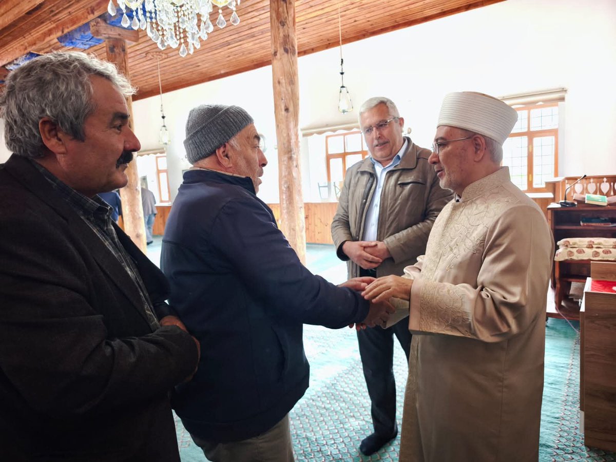 obruklumm's tweet photo. Karatay İlçe Müftüsü Halil TAŞ, vaaz ve irşat programı kapsamında Obruk Merkez Camimizde cuma namazında cemaatle bir araya geldi. Obruk Mahallesi Muhtarı Reşit DAĞLI müftümüze eşlik ederek birlikte Obruk Hanı’nı ziyaret ettiler.

@karataymuftuluk https://t.co/85oZYxl7ao