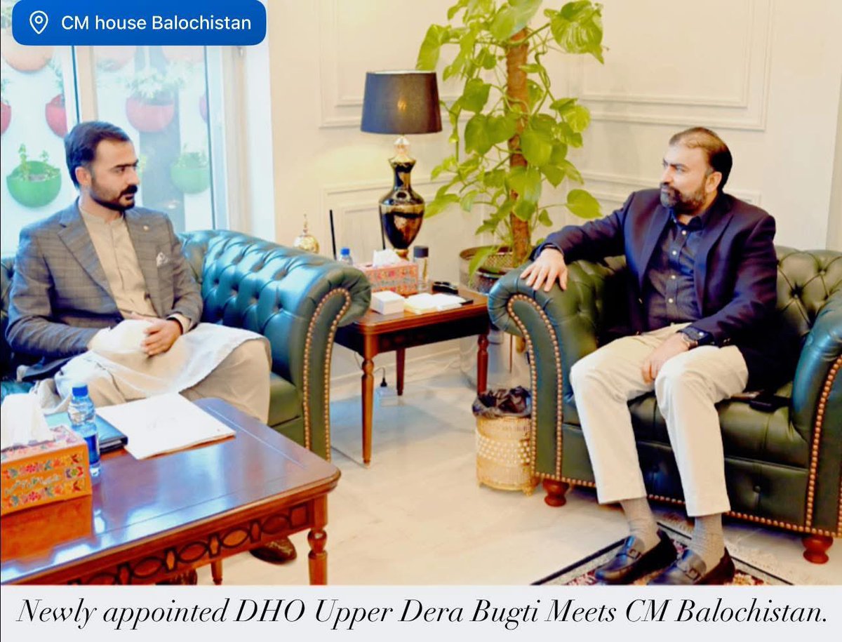 healthdeptbal's tweet photo. سی ایم سیکرٹریٹ کوئٹہ: 

وزیراعلی بلوچستان جناب میر سرفراز بگٹی سے نئے تعینات ہونے والے ڈسٹرکٹ ہیلتھ آفیسر (ڈی ایچ او) اپر ڈیرہ بگٹی ڈاکٹر وکیل شیرانی ملاقات کررہے ہیں۔ 
اپر ڈیرہ بگٹی کے عوام کو انکے دہلیز پر صحت کی جامع سہولیات کی فراہمی کیلئے ہر ممکن اقدامات اٹھائے جائیں گے۔ https://t.co/LrfB6Cslml