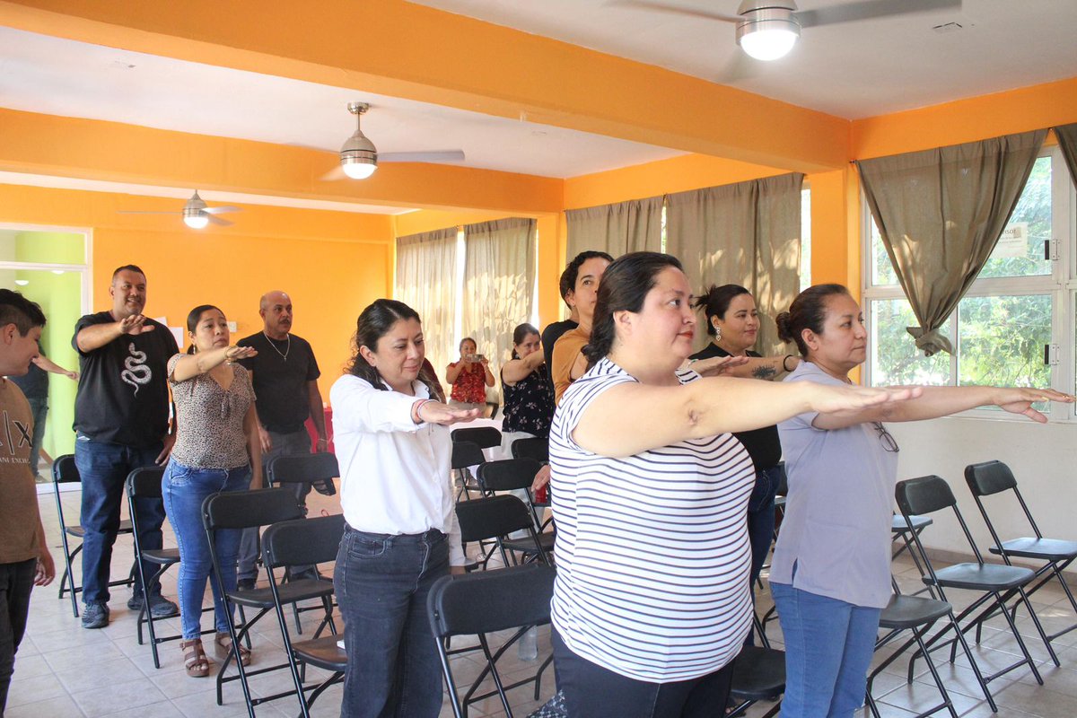 Display Noticias tweet media