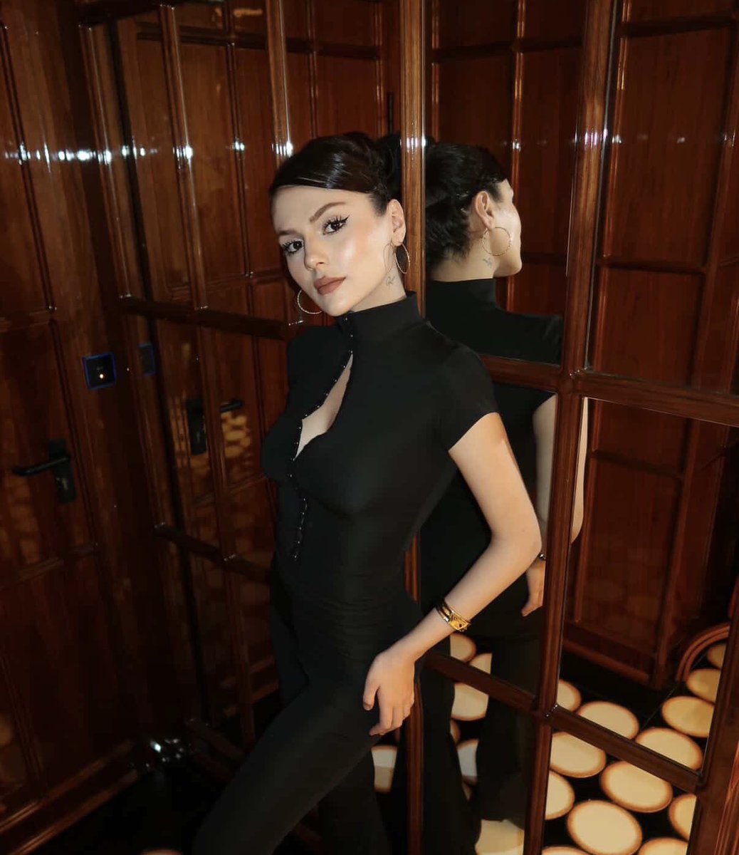Aybukecangalofc's tweet photo. Tek kelime:Kusursuz ❤️‍🔥

#AybükeÇangal || @aybukeim https://t.co/3HwLIhzM8x